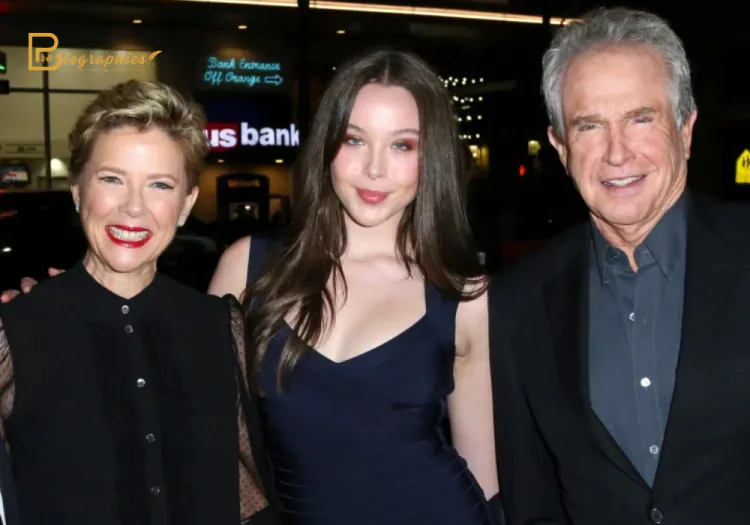 Annette Benning in with daughter and husband 